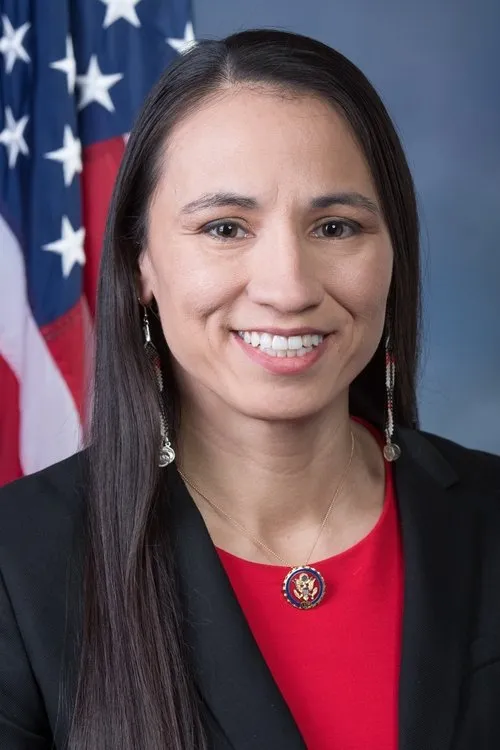 Daniel Fleuette ha trabajado con Sharice Davids en 1 ocasiones