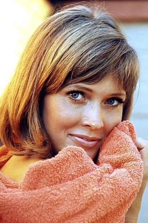 Sharon Clark interpretando a Tina