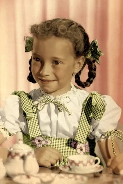 Sharon McManus interpretando a Alice Cusack