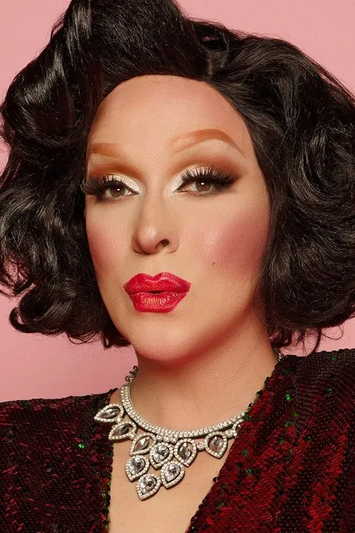 Sharonne — personaje: Presentadora