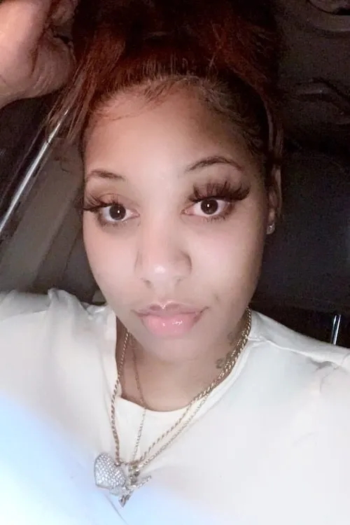 Mike Ajide ha trabajado con ShaVona Pyatt en 1 ocasiones