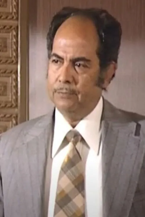 Shawky Baraka interpretando a