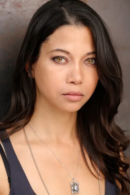 Shawn Kathryn Kane interpretando a Julia