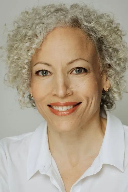 Stephanie Cho ha trabajado con Shawna Clarke en 1 ocasiones