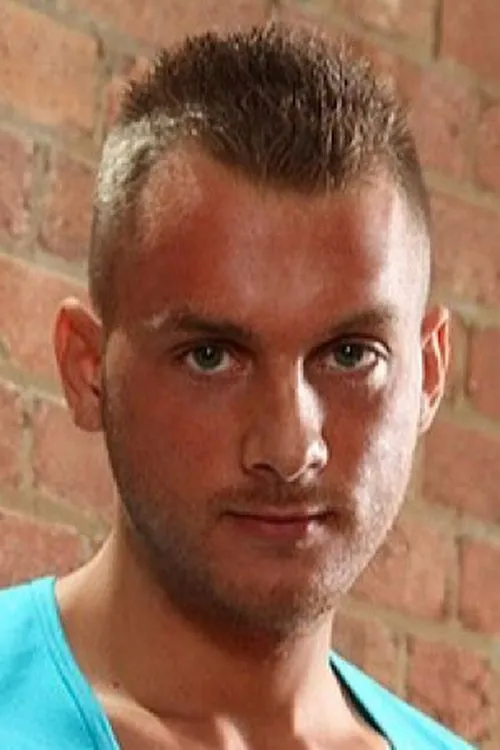 Shay Cruz interpretando a 