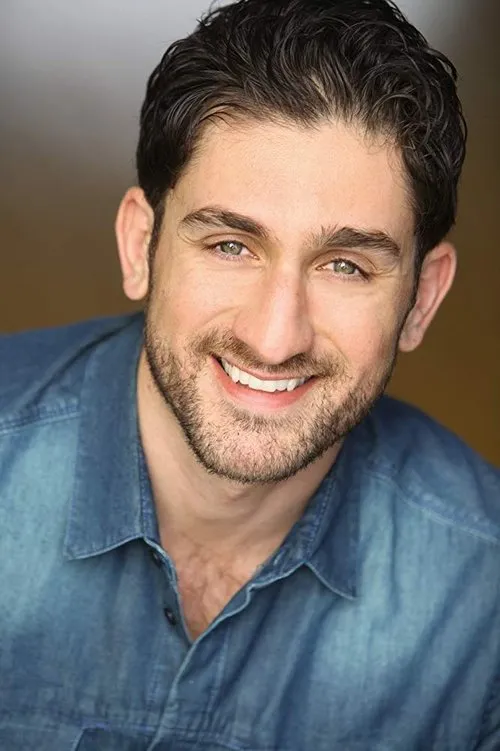 Shaz Khan interpretando a Asim