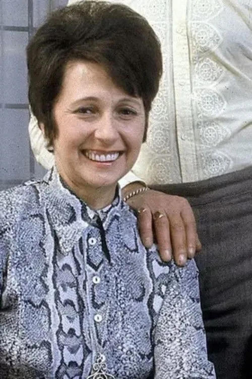 Dick James ha trabajado con Sheila Farebrother en 1 ocasiones