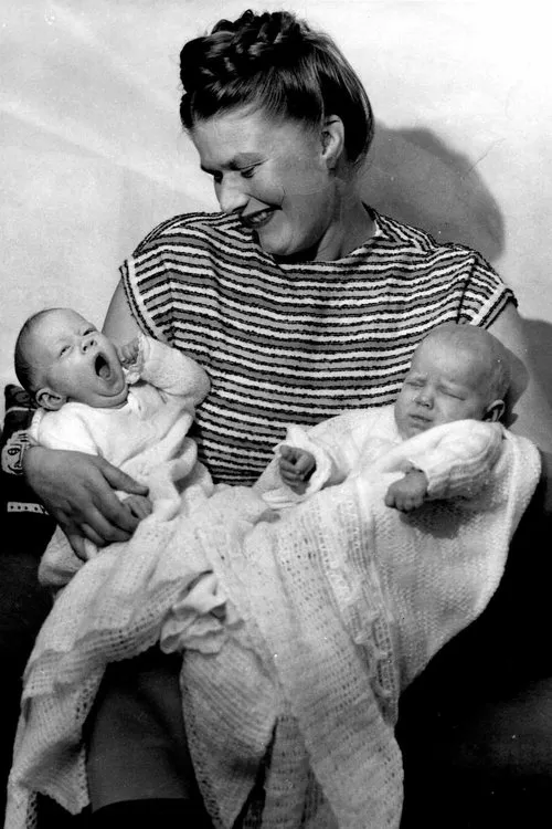 Robbie Davis-Floyd ha trabajado con Sheila Kitzinger en 1 ocasiones