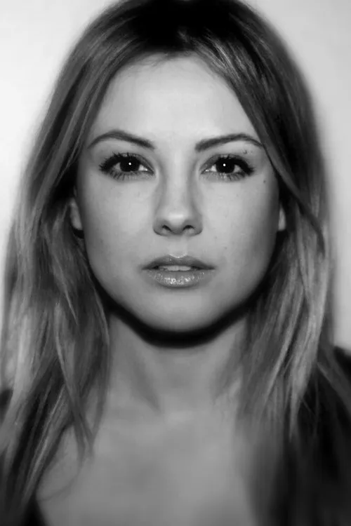 Sheila Ponce interpretando a Ingrid