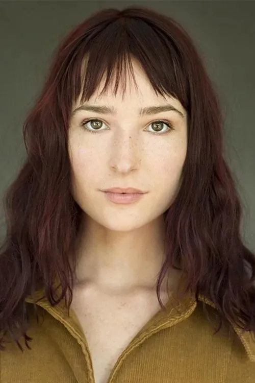 Shelby Flannery interpretando a Nancy