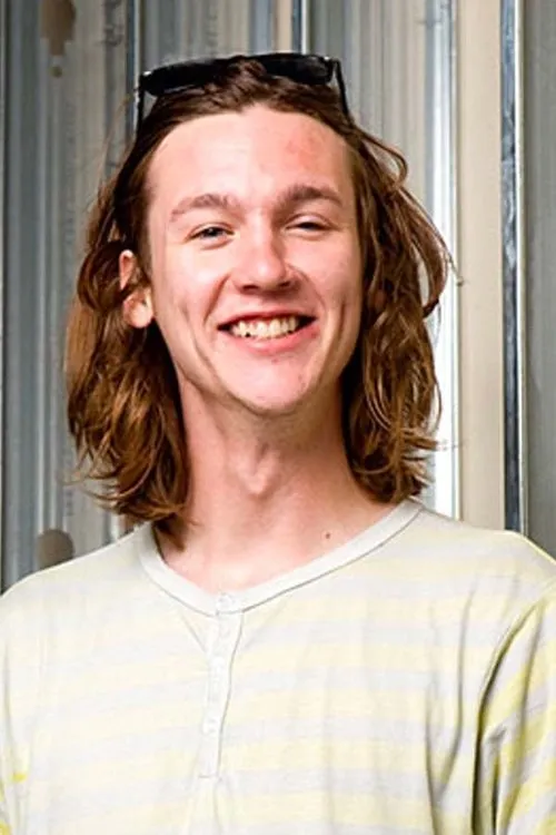 Sheldon Meleshinski interpretando a