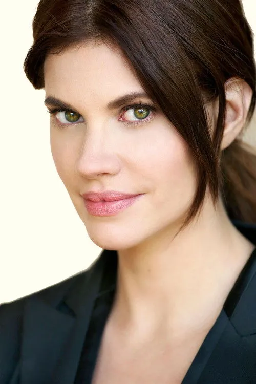 Shelley Dennis interpretando a Laurie