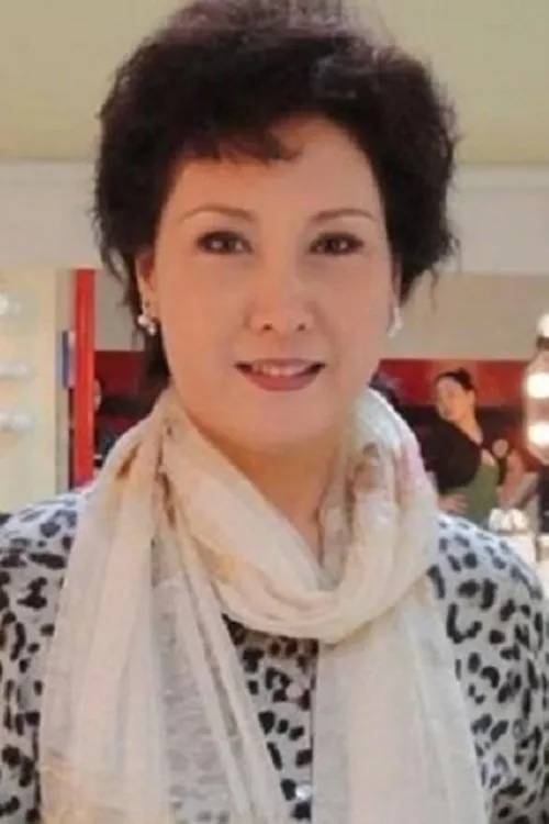 Shen Hai-Rong interpretando a Chiang Mei-yueh (elder)