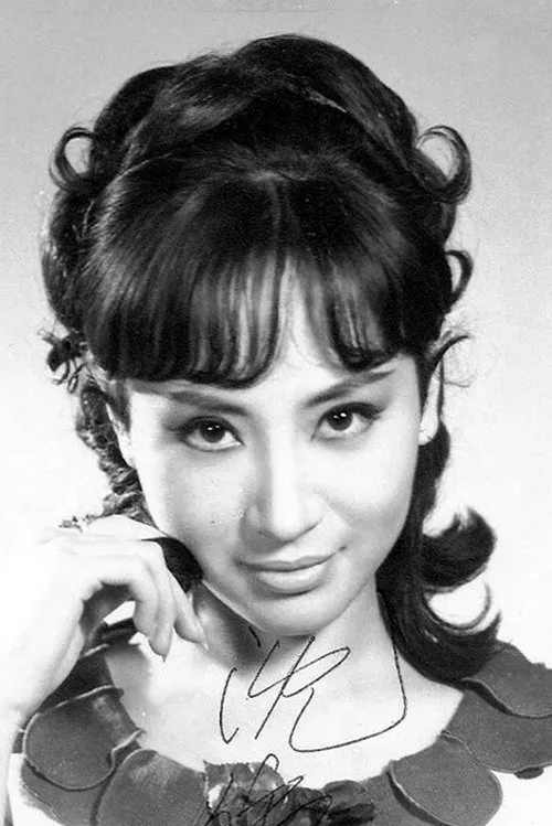 Shen Yi interpretando a Zhou Pingping