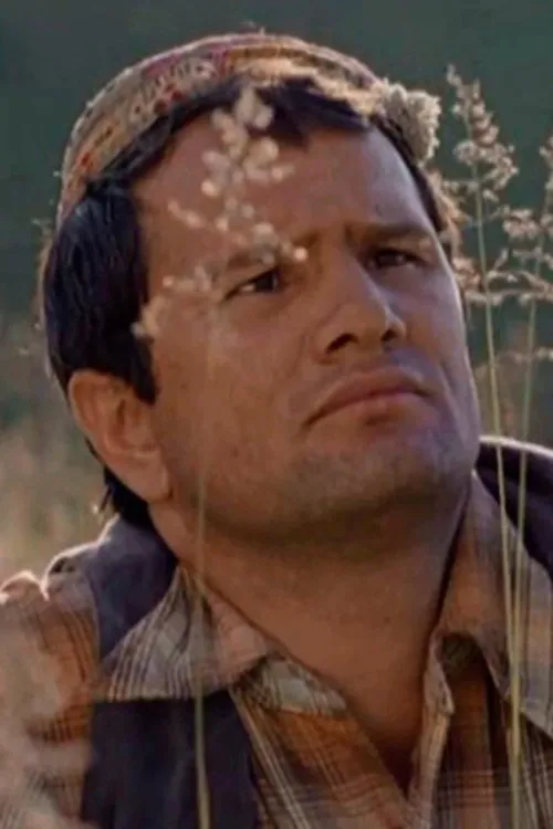 Sherali Abdulkajsov interpretando a Akbar