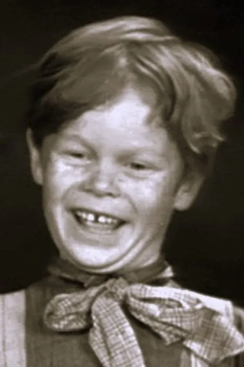 Sherwood Bailey interpretando a Pat Malloy