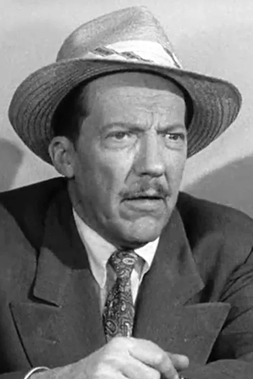 Sherwood Keith interpretando a Mr. Hawley