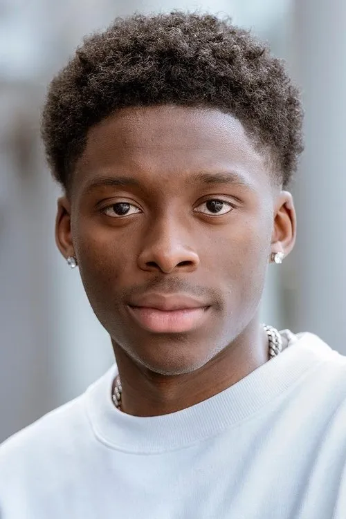 Sheyi Cole interpretando a Jason