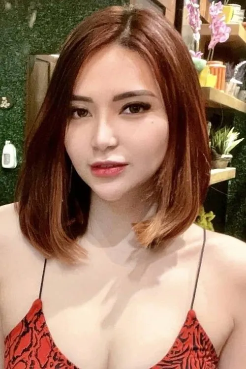 Shiena Yu interpretando a Isaac's Partner