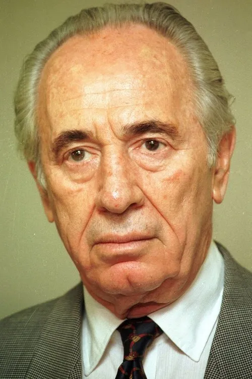 Shimon Peres interpretando a Himself