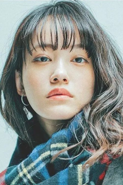 Shino Natsume interpretando a Manami Kono