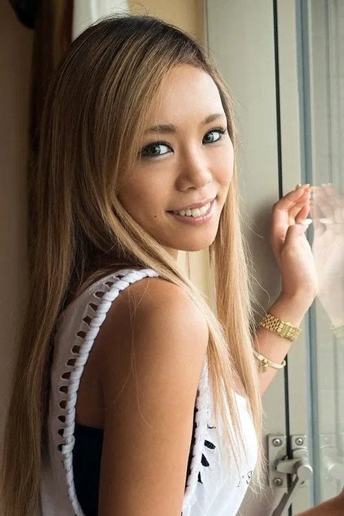 Shion Fujimoto interpretando a