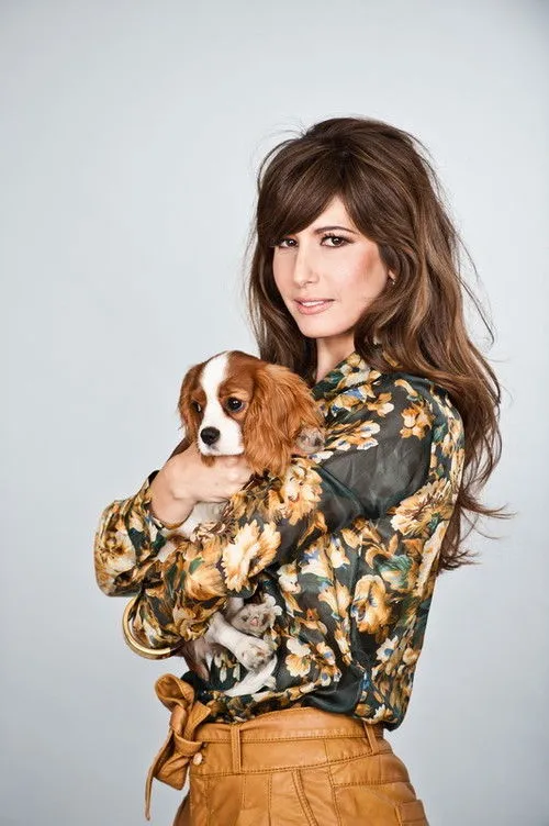 Shira Katzenelenbogen — personaje: Pazit