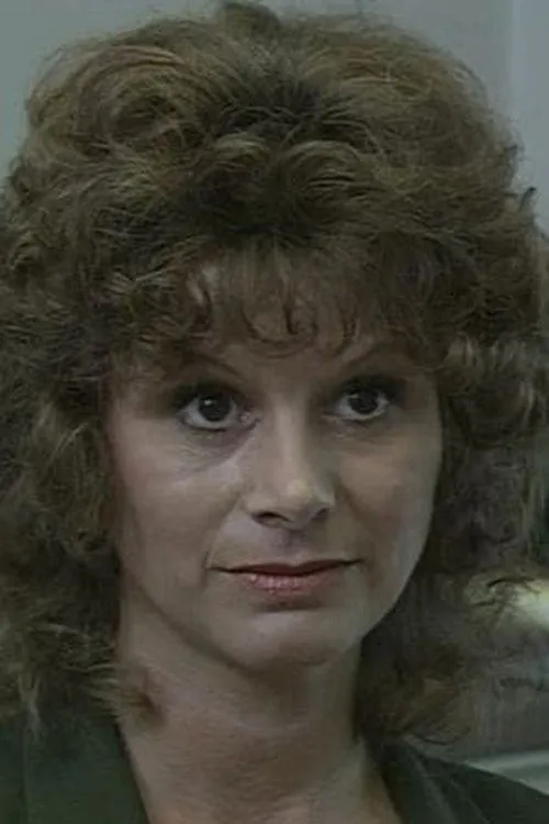 Shirin Taylor interpretando a Tina Morris