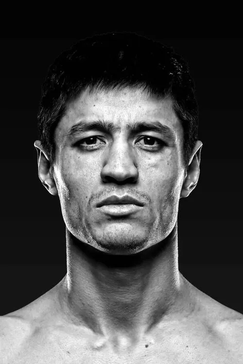 Shohjahon Ergashev interpretando a Self