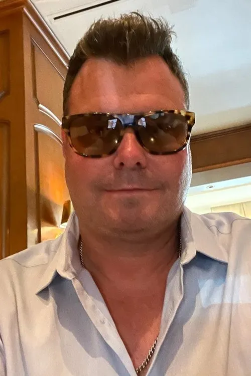 Sholom Gelt interpretando a Gryphon