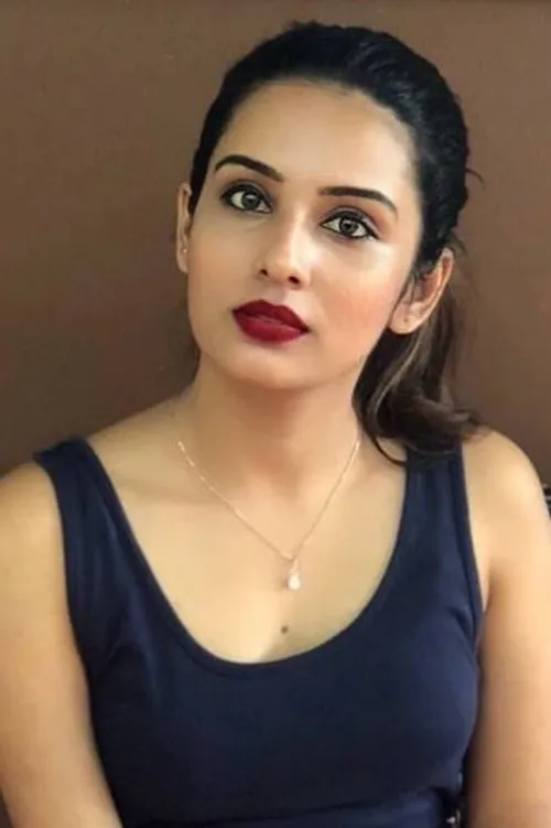 Shree Gopika interpretando a Paru