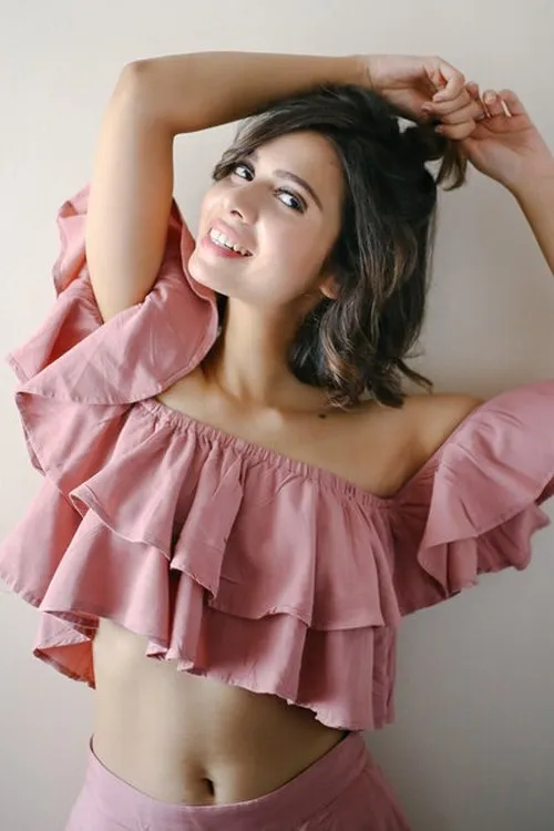 Shreya Gupto — personaje: Shreya Mukherjee