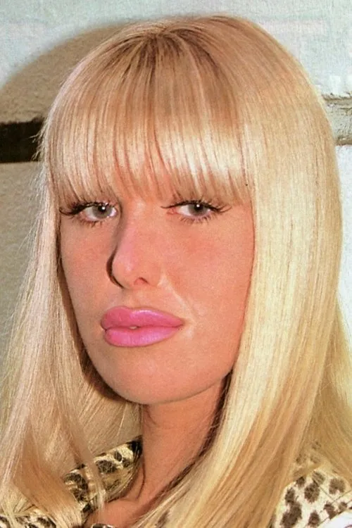 Sidonie Lamour interpretando a (archive footage)