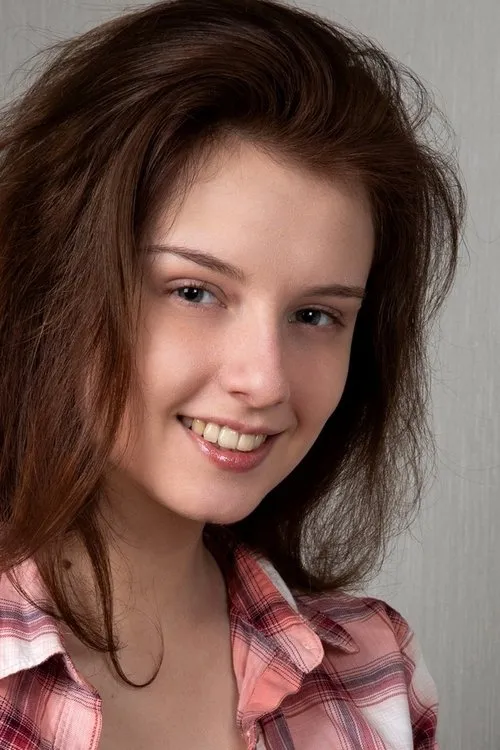 Sienna Kim interpretando a 