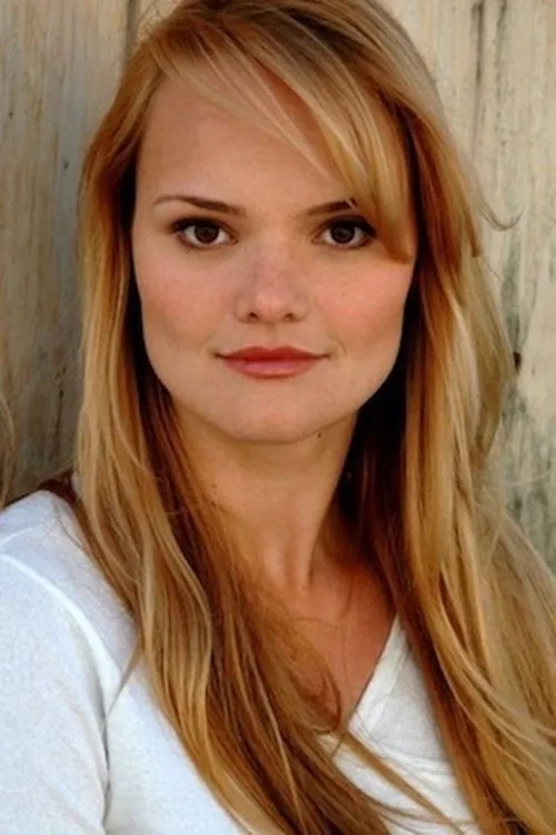 Sierra Edwards interpretando a Lisa Beckman (as Sarah Edwards)