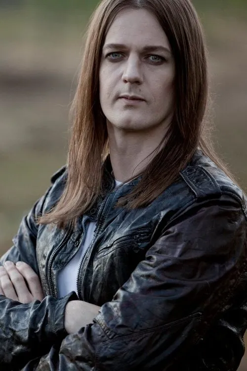 Sigurd 'Satyr' Wongraven interpretando a Vocals and Guitar