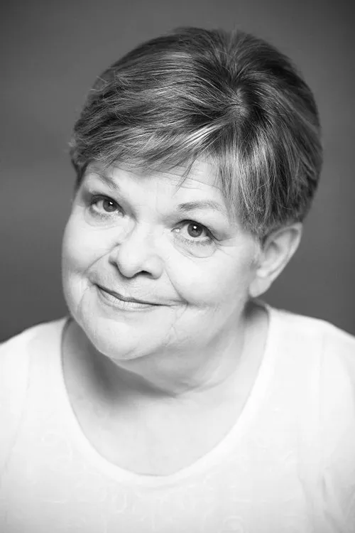 Silvia Năstase interpretando a Lucia Dragomirescu