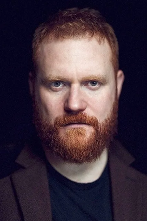 Simon Holland Roberts interpretando a La Tremouille/Page/Gentleman