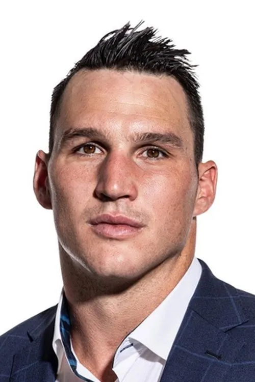 Simon Kean interpretando a Self