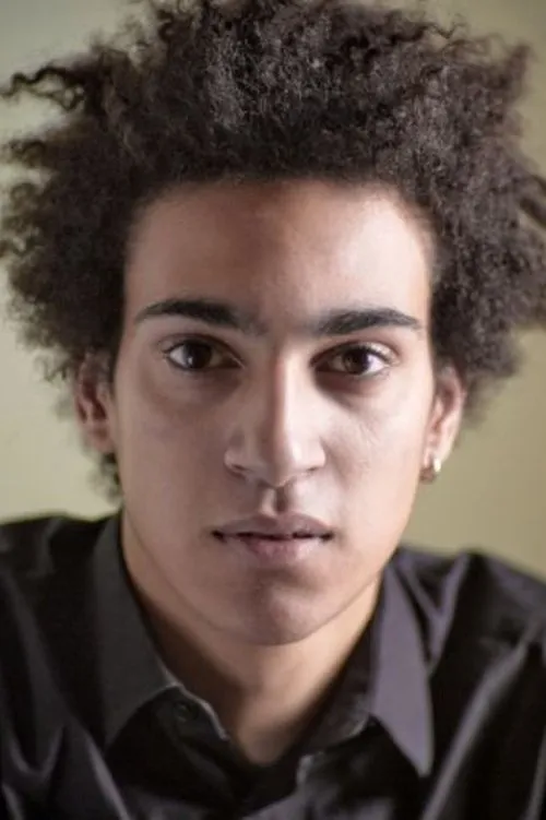 Simon Koukissa — personaje: Hugo Diop