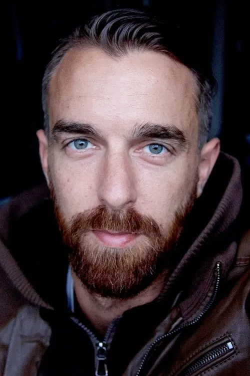 Simon Solberg interpretando a Ringo