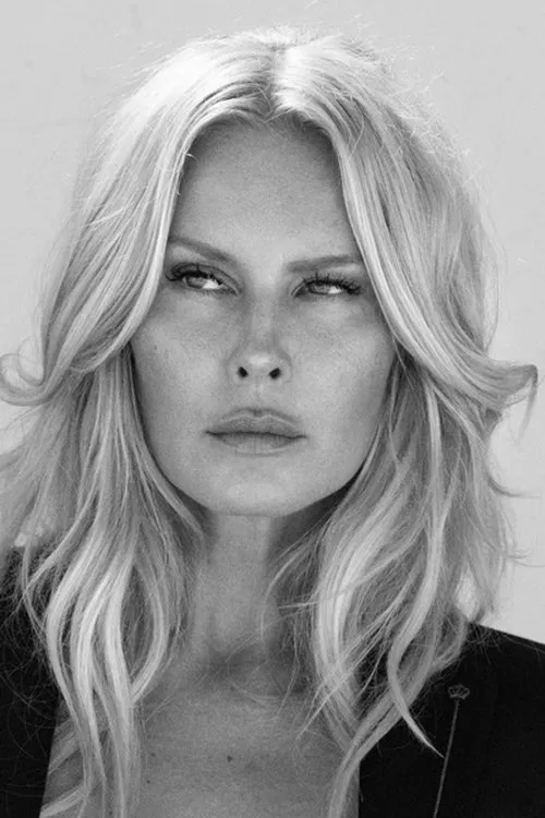 Simona Krainová interpretando a Self - Model