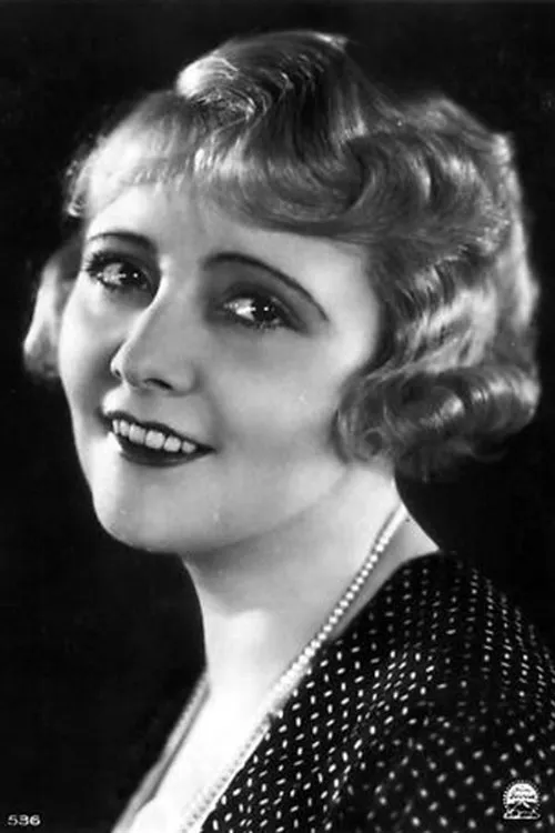 Simone Cerdan interpretando a