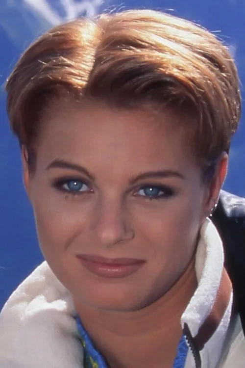 Simone Horvath interpretando a 