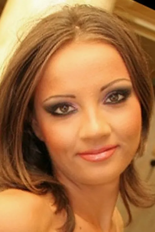 Sindy Young interpretando a