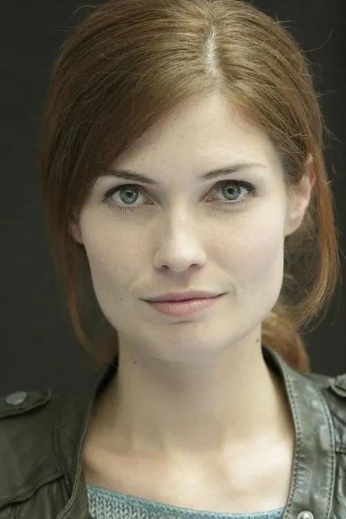 Siri Nase interpretando a Alexandra Lanier