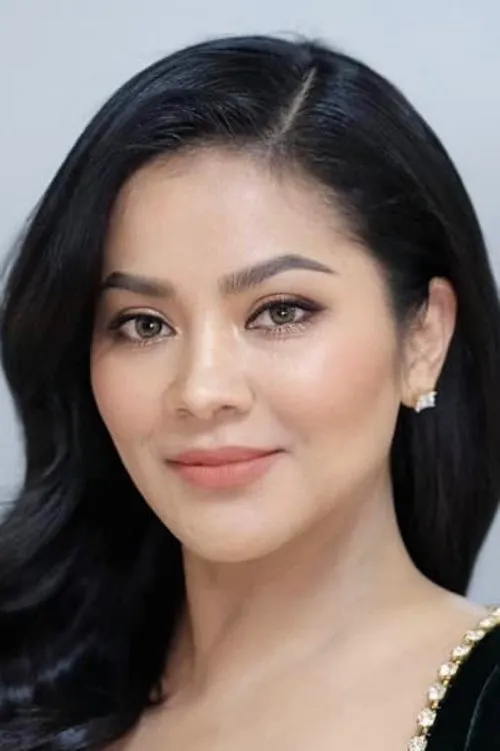 ????????? ????????? ha trabajado con ศิริพร อยู่ยอด en 4 ocasiones