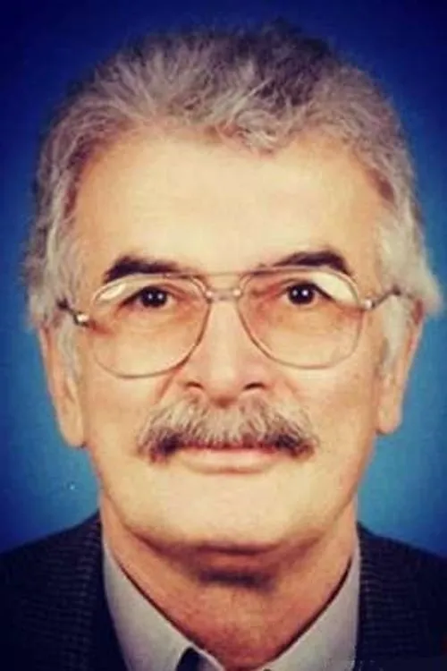 Sirus Jarahzade interpretando a 