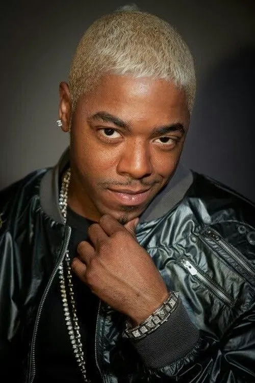 Sisqó interpretando a Dennis Wallace