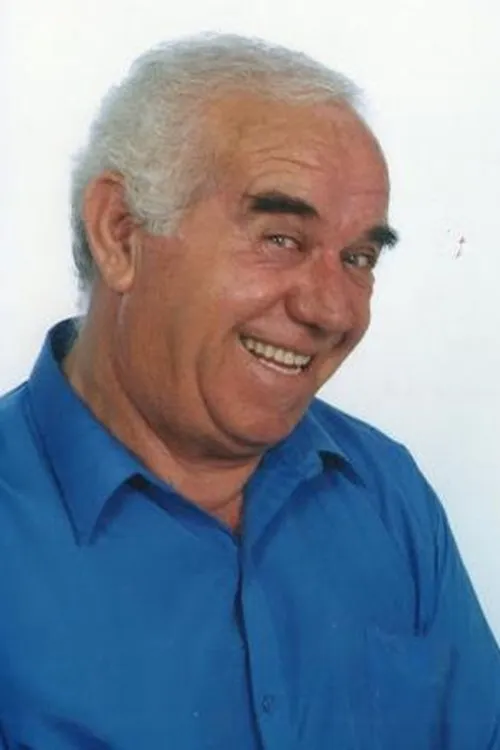 Skënder Sallaku interpretando a